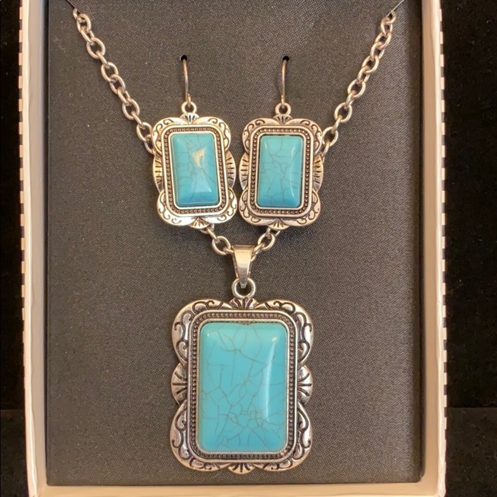 MIXIT Necklace and earring set